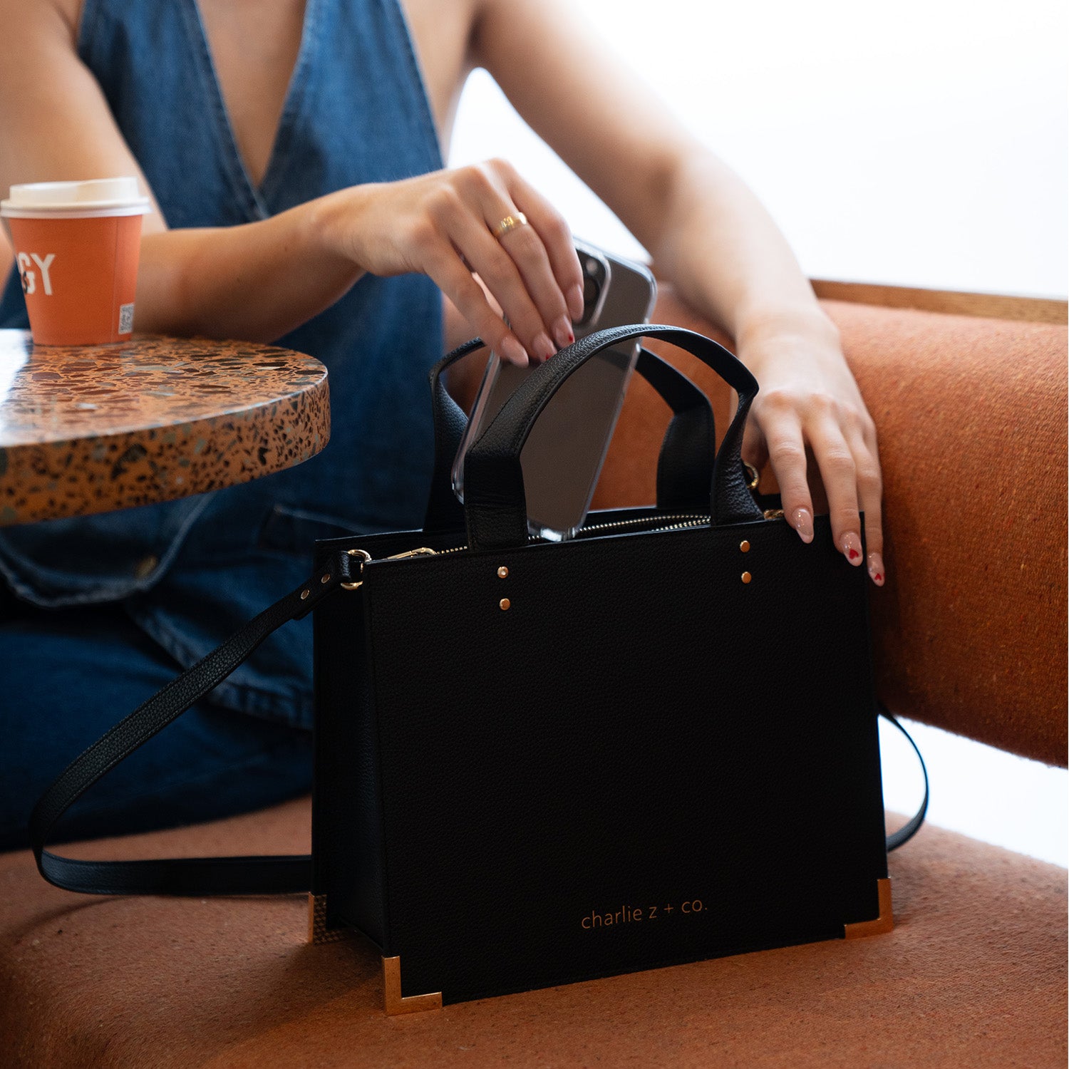 Onyx Charlie Wireless Charging Bag